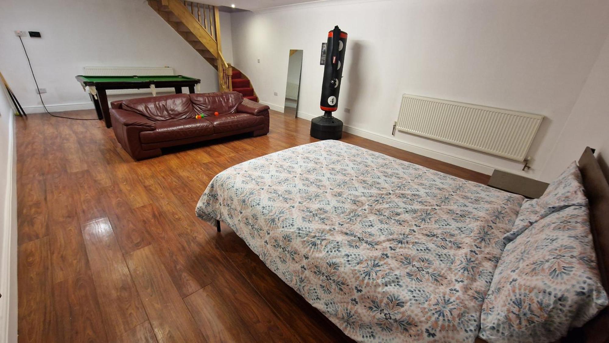 Large Annexe With Games Room Pool Table Ping Pong Air Hockey Movie Projector Windsor Exterior foto